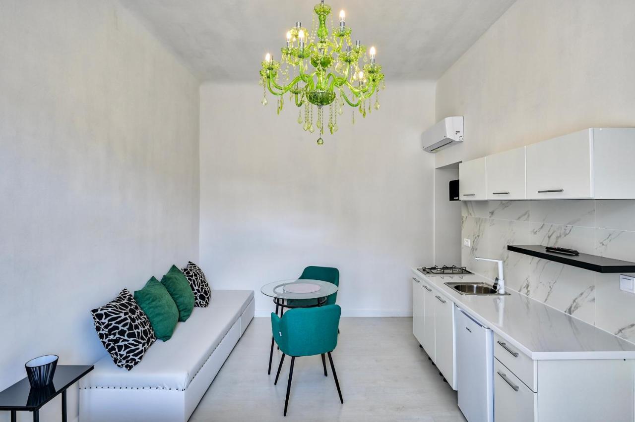 Collins Emerald Center Pula Ngoại thất bức ảnh