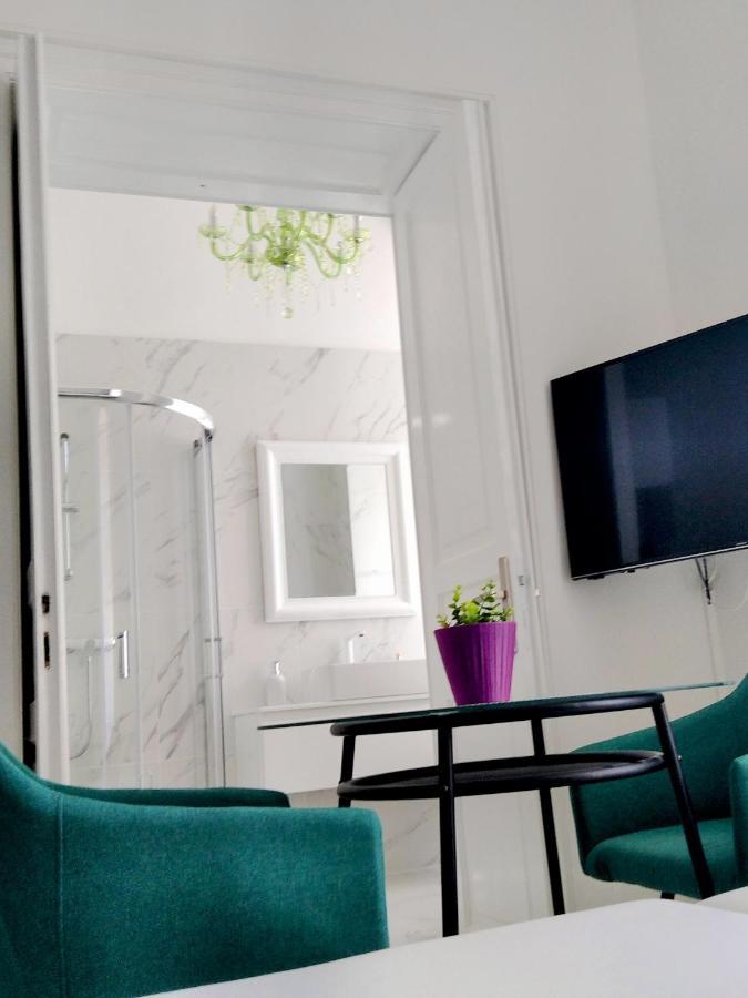 Collins Emerald Center Pula Ngoại thất bức ảnh