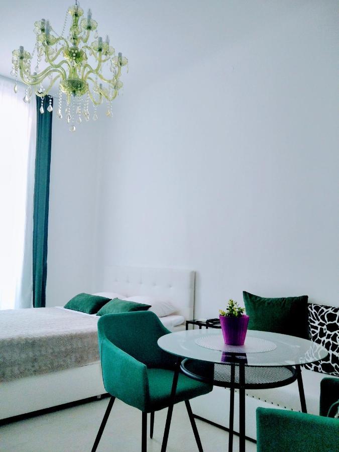Collins Emerald Center Pula Ngoại thất bức ảnh